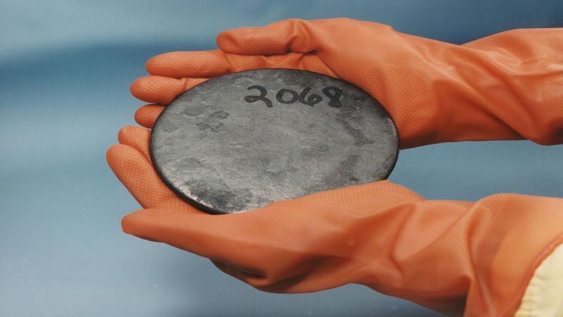 Researchers have explained how the electronic and thermal properties of uranium are linked