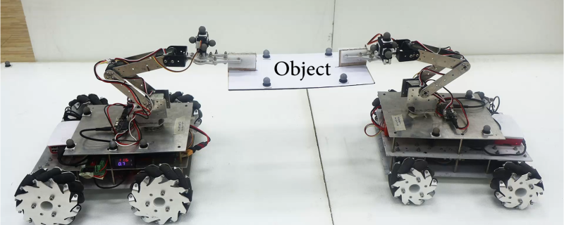 कार्य के निष्पादन हेतु परस्पर सहयोगरत दो भिन्न प्रकार के रोबोट/मैनिपुलेटर छवि श्रेय: केशब पात्रा