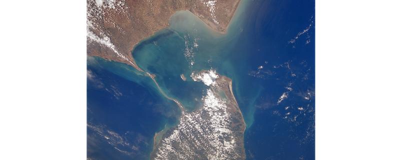 Image : https://en.wikipedia.org/wiki/Adam%27s_Bridge#/media/File:AdamsBridge02-NASA.jpg