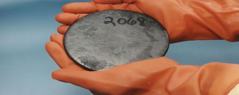 Researchers have explained how the electronic and thermal properties of uranium are linked