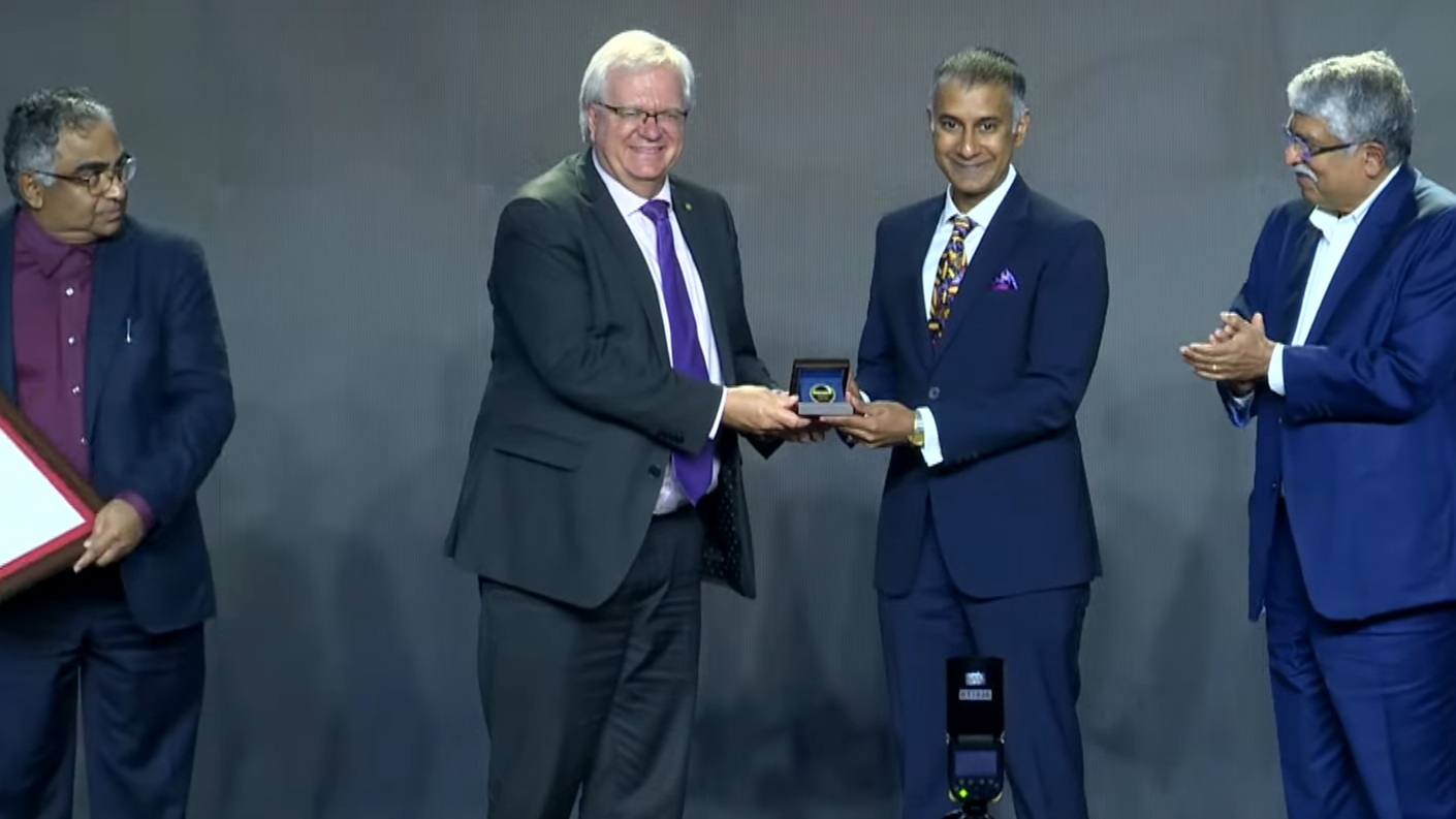 Mukund Thattai recieving Infosys Prize 2023