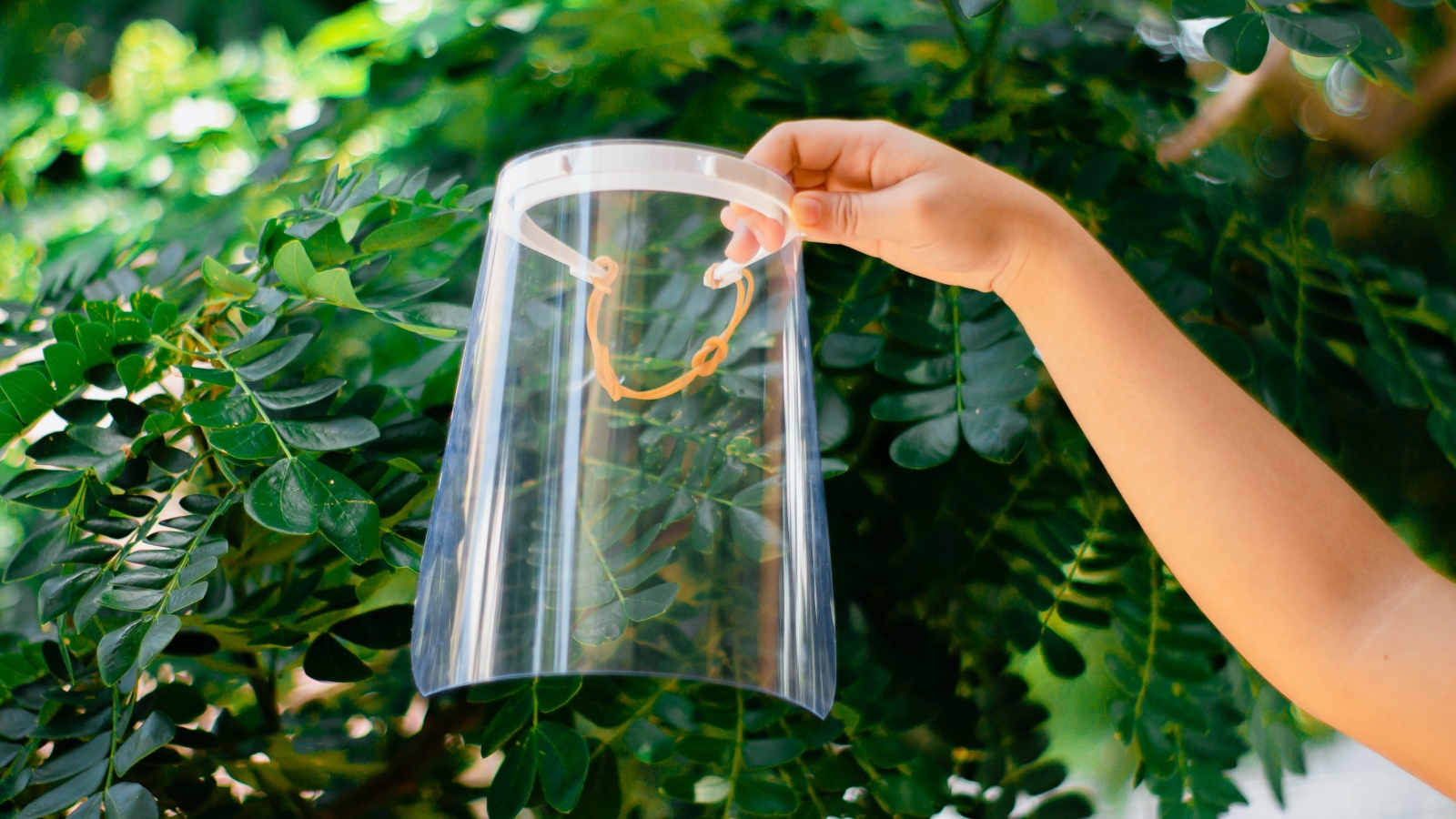 మెరుగైన ముఖ కవచాలు, మెరుగైన రక్షణ: హైడ్రోఫోబిక్ కోటింగ్ COVID-19 ఎక్స్‌పోజర్‌ను తగ్గించడంలో సహాయపడుతుంది.  