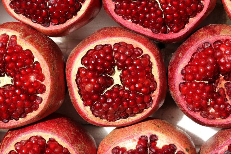 Berries and pomegranate might help fight inflammatory bowel disease, shows study