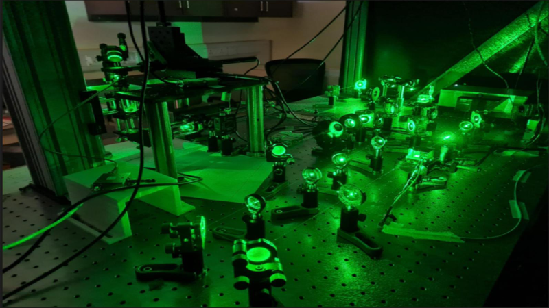 तीव्रता से परिवर्तित होने वाले क्षीण चुंबकीय क्षेत्रों की जानकारी के लिए हीरे का प्रोब के रूप में उपयोग 