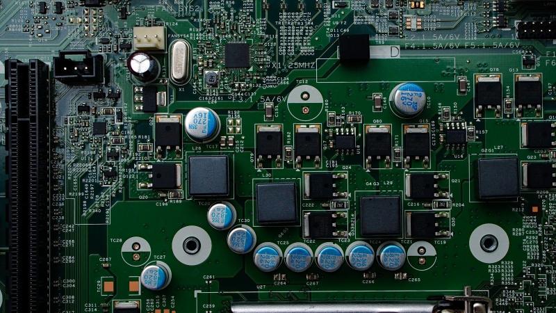Merging memory and computing in nanoscale devices for efficient computation