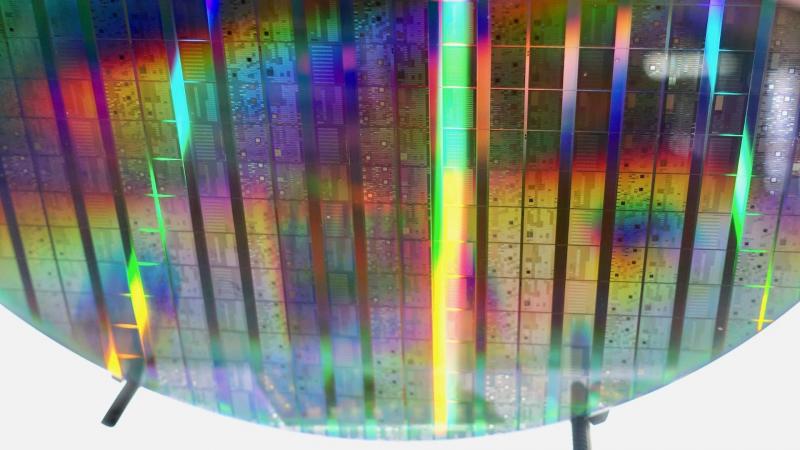 A new approach to quantum information processing at room temperatures