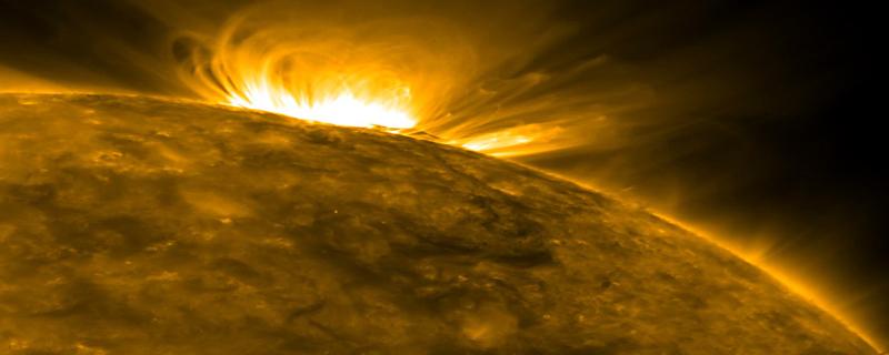 Radio-images of the Sun explains the anomaly in its atmospheric temperature