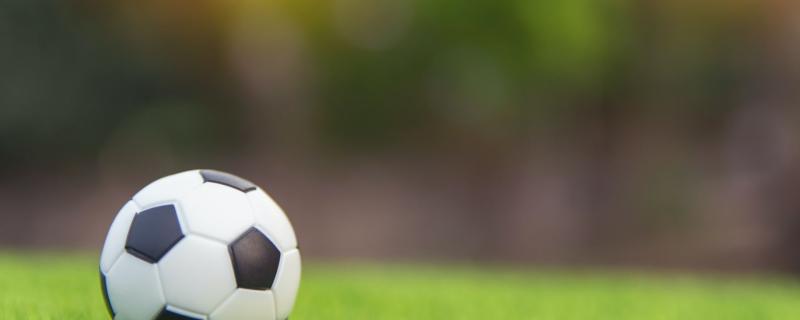 Liquids behave differently on curved surfaces than flat ones