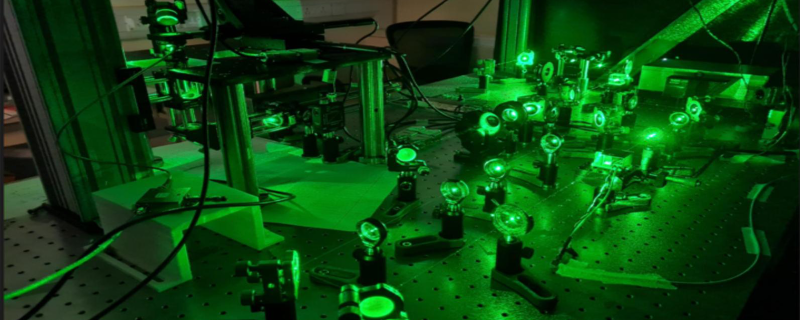 तीव्रता से परिवर्तित होने वाले क्षीण चुंबकीय क्षेत्रों की जानकारी के लिए हीरे का प्रोब के रूप में उपयोग 