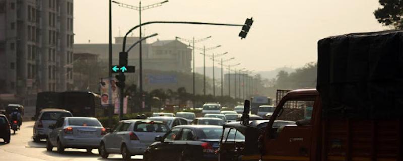 A simple methodology for evaluating the robustness of decentralised traﬃc signal controllers